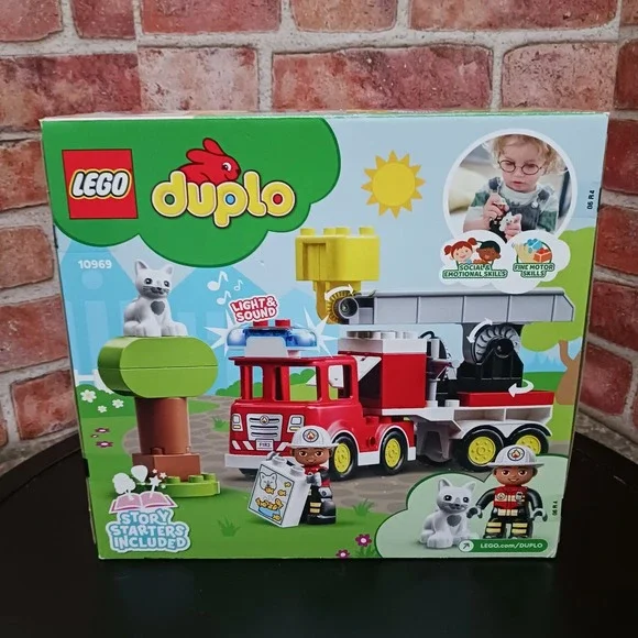 New! LEGO DUPLO 10969 Fire Truck Set Light And Sound Siren Fireman Cat Tree - Picture 2 of 4